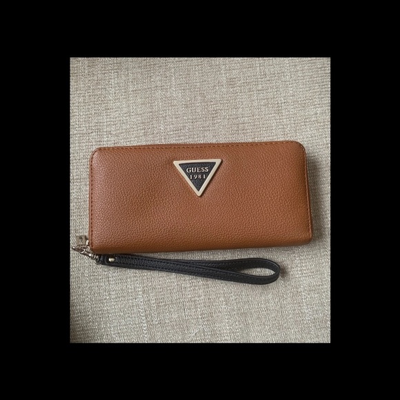 Guess wallet - Picture 1 of 3